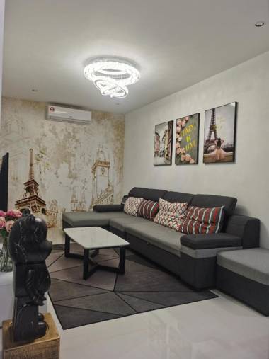 Eyvone Homestay @Princeton Suites Kuching Airport