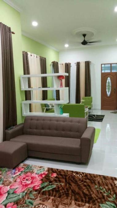 IMAN HOMESTAY & TRANSIT ROOM