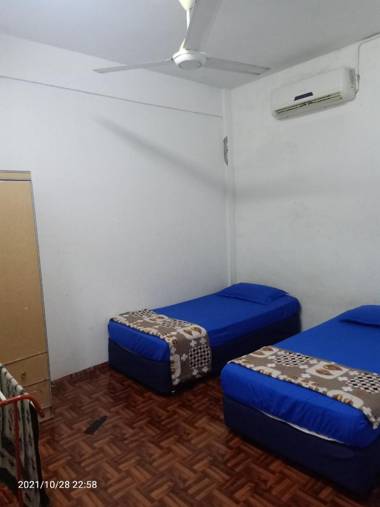 Rumah tumpangan hjh anisah.