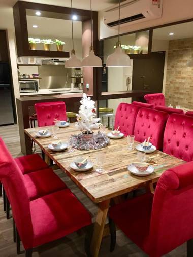 The Wharf Chic & Cozy Condo-City Centre