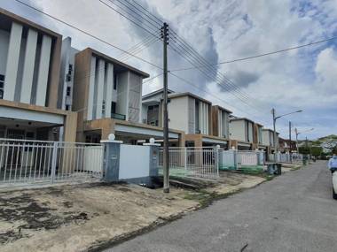 OYO Home 90435 Sena Home Homestay #819