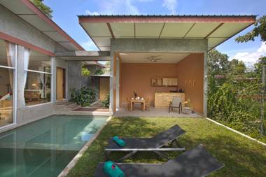 Ambong Pool Villas - Private Pool
