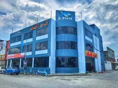 Shell Out Beach Club Suite