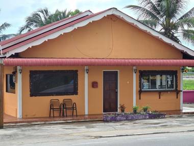 OYO 90561 Awan Biru Motel