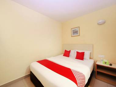 OYO 635 Seven Days Hotel