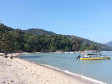 Homz at Batu Ferringhi