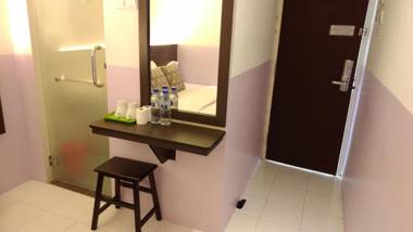 Apple 1 Hotel Gurney