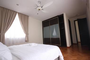 3 Storey Courtyard Luxury Series Straits Quay