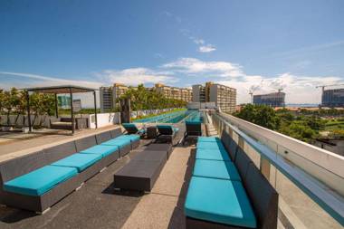 The Landmark Seaview Suite Home