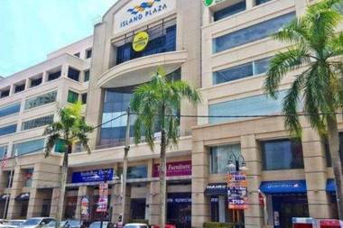 Island Plaza Suite 118 City View by Joal