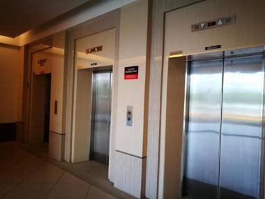 Island Plaza Suite 118 City View by Joal