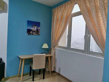 Island Plaza Suite 118 City View by Joal