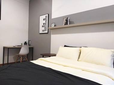 Georgetown Tropicana 218 Sea-View Condo 3R2B