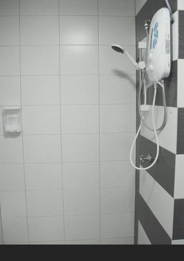 Wifi 100Mbps  Netflix - Ride on Earth @ The CEO