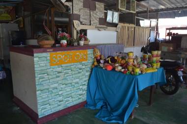 SPOT ON 89821 Batu Maung Sempoi Inn and Cafe