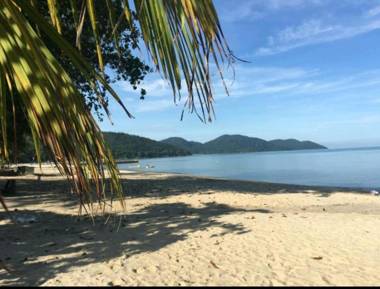 Deluxe Pantai Seaview Batu Ferringhi 2 Bedroom2704