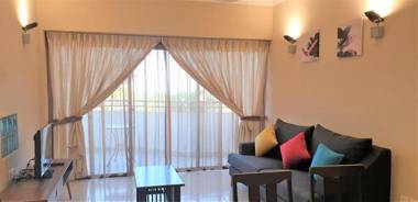 Deluxe PoolView Beach Batu Ferringhi 2 Bedroom 502