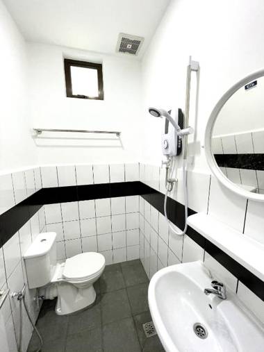 Gurney Treasure by Little Cabin