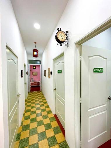 Gurney Treasure by Little Cabin