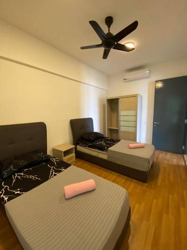 SOCCERTABLESEAVIEW-3BRGeorgetown12PAX