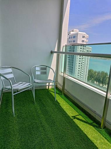 Mansion One 3 Bedroom Seaview 1-12Pax Gurney Town