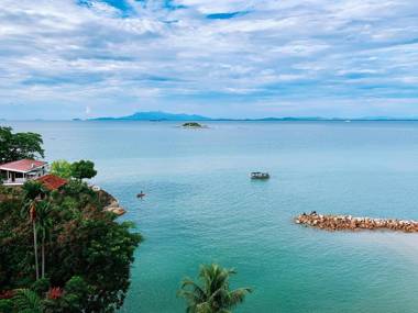 By The Sea Batu Ferringhi