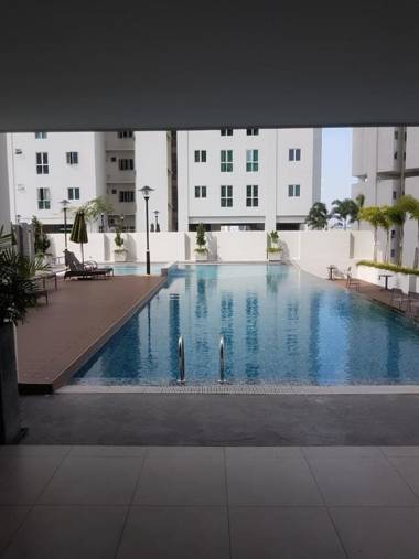 Straits Garden SuitesJelutong