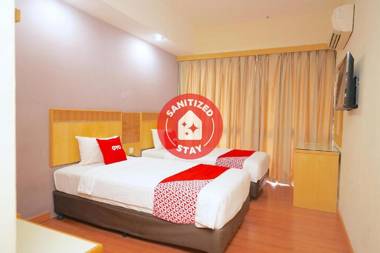 OYO 89866 Houz Inn