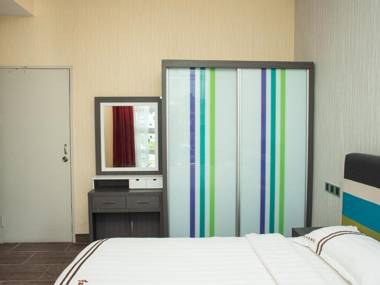 OYO 90082 Red’s Hotel