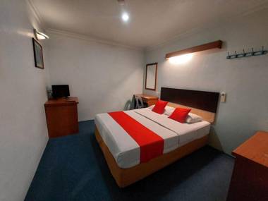 OYO 90171 Centre Inn