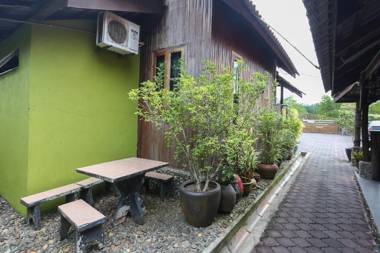OYO 90038 Dalyla Inn Chalet