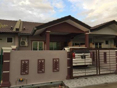 Raina Muslim Homestay Perlis