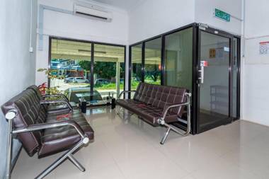 OYO 90087 Warisan Motel