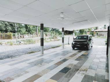 Padang Besar White House Homestay