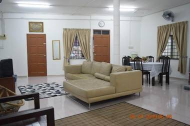 RILEK-RILEK HOMESTAY