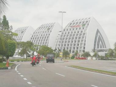 E&A Homestay-12km KLIA Airport FREE WIFI Netflix