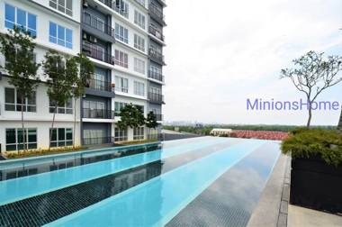 Minions Homestay Near KLIA 8-12pax WifiAtari Game
