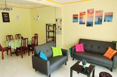 Colourful homestay - (near jeti sky mirror)