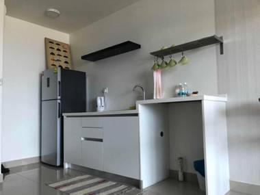 Vivian's Studio Trefoil Setia Alam