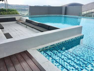 LUXURY HOMESTAY WITH POOL VIEW @ EMIRA RESIDENCE