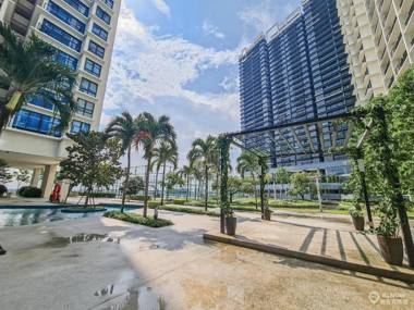 Miko's Blue Studio @ Setia Alam 2-4pax (Sanitized)