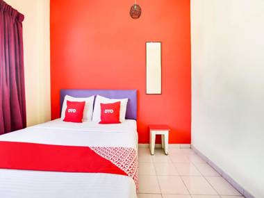 OYO 89615 T Family Hotel