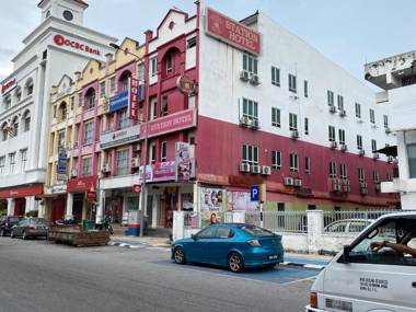 OYO 90486 Station Hotel