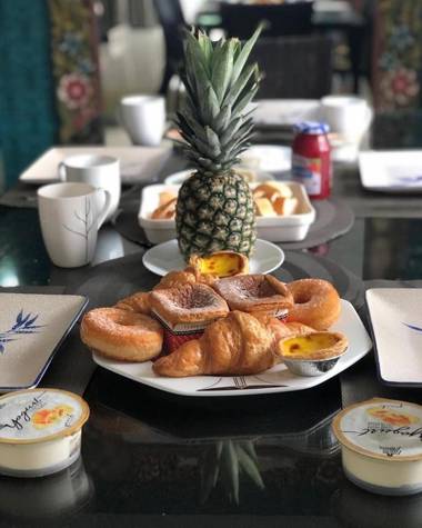 Amisha Home Design & Comfortable 2 Bedrooms Apartment