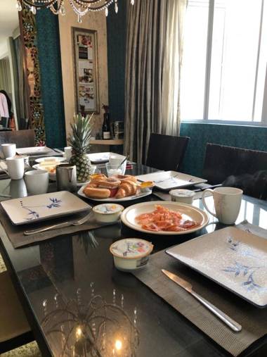 Amisha Home Design & Comfortable 2 Bedrooms Apartment