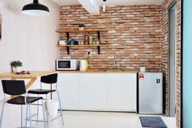 Chrisenbel Suites - Pinnacle PJ