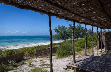 Namahamade Lodge Restaurante & Beach Bar