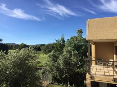 Beautiful Studio! Modern securecomfy stay in Windhoek Golf Estate