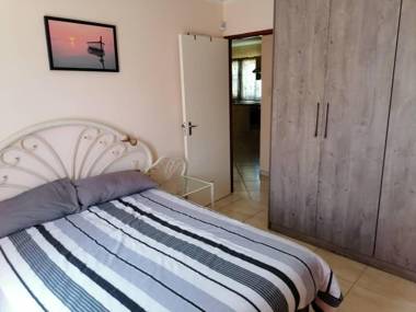 JJP SELF CATERING - Three bedroom house