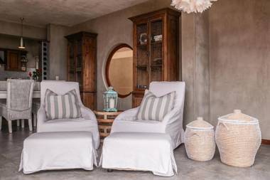 Blue Pearl - situated right on the beach